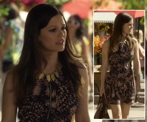 s01e20-zoes-cream-black-patterned-dress-gold-necklace